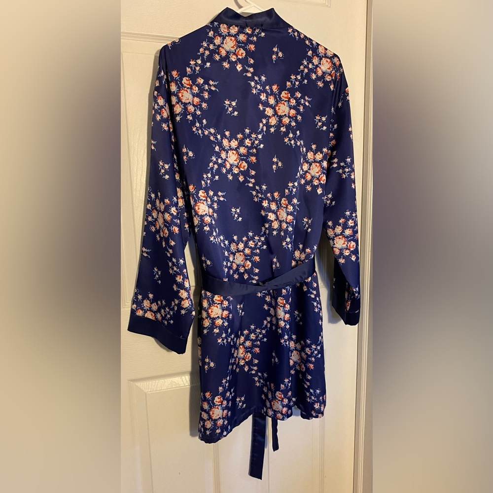 Morgan Lane FitFabFun Robe - Picture 4 of 7